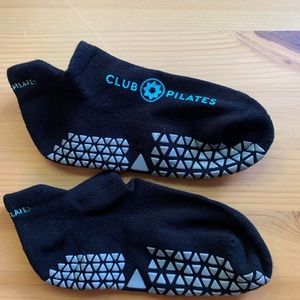 Tavi Noir "Club Pilates"  Grip Socks. NWOT